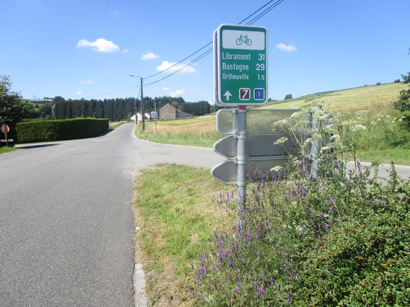 EV5_Sign_LaRoche-Bastogne_5.jpg